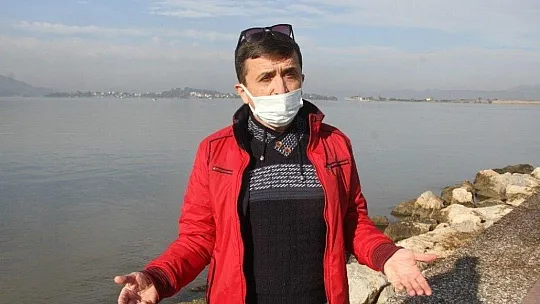 Evrakları bilerek geç getirdiğini iddia ettiği ağabeyinden davacı oldu