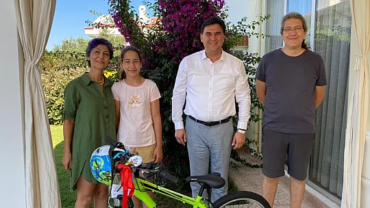 HEDİYELERİ EVLERİNDE TAKDİM EDİLDİ