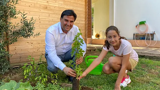 HEDİYELERİ EVLERİNDE TAKDİM EDİLDİ