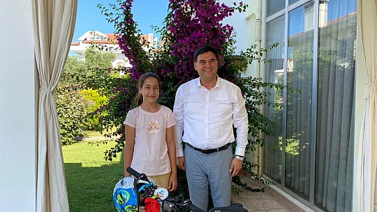 HEDİYELERİ EVLERİNDE TAKDİM EDİLDİ