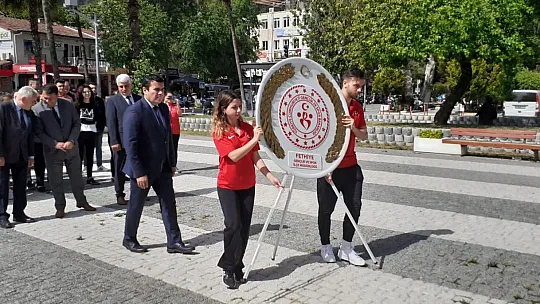 Kutlama Programı Çelenk Töreni İle Başladı