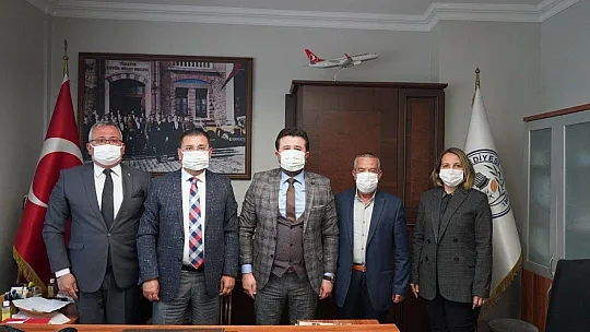 Akp İlçe Yönetiminden Başkan Tokat'a ziyaret