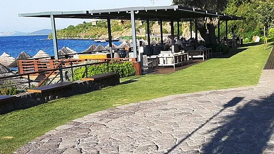 Fahiş fiyatlarıyla dudak uçuklatan restoran görüntülendi