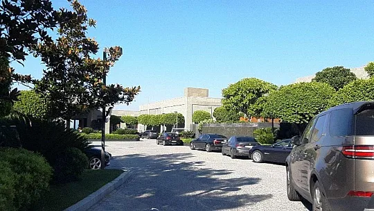 Fahiş fiyatlarıyla dudak uçuklatan restoran görüntülendi