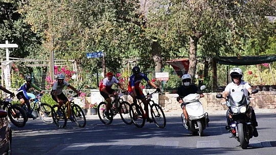 Farkındalık için pedal çevirdiler