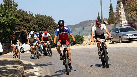 Farkındalık için pedal çevirdiler