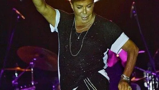 Fatih Ürek sahnesi, ünlüler geçidine döndü