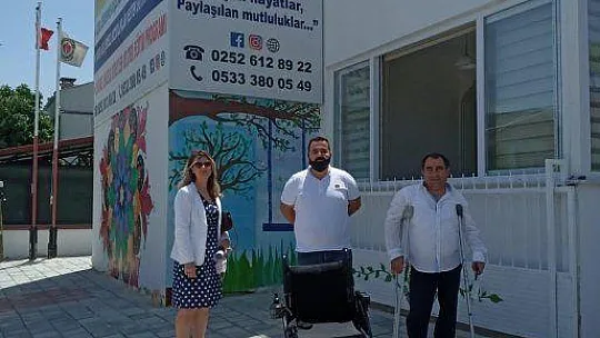 Engellilere destek olmayı sürdürüyorlar