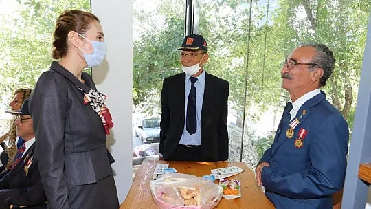 Seydikemer'de Gaziler Günü nedeniyle yemek düzenlendi