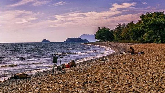 Akmaz Plajı Bartu Turizm de kaldı