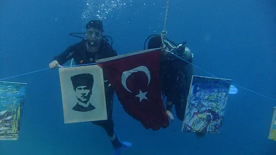 Denizaltında Muhteşem Sergi