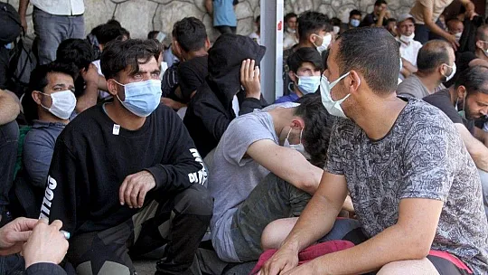 Fethiye'de 120 kaçak göçmen tekneye biner binmez yakalandı