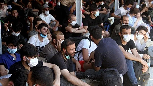 Fethiye'de 120 kaçak göçmen tekneye biner binmez yakalandı