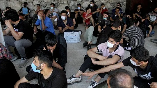 Fethiye'de 120 kaçak göçmen tekneye biner binmez yakalandı