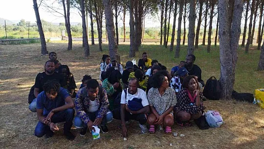 FETHİYE'DE 125 DÜZENSİZ GÖÇMEN YAKALANDI, 4 ŞÜPHELİ GÖZALTINA ALINDI