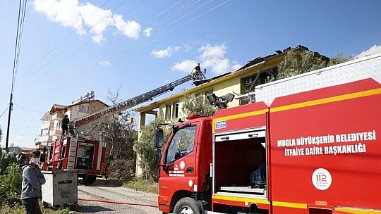 Fethiye'de bir ev alev alev yandı