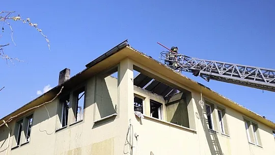 Fethiye'de bir ev alev alev yandı