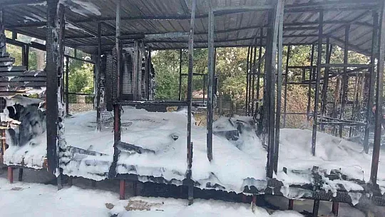 FETHİYE'DE BUNGALOV EV, ALEV ALEV YANDI