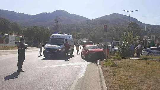 Fethiye'de iki otomobil çarpıştı: 4 yaralı