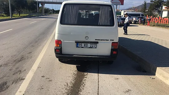 Kamyonetler çarpıştı 1 ölü 2 yaralı 