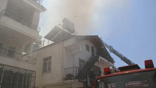 Fethiye'de korkutan çatı yangını