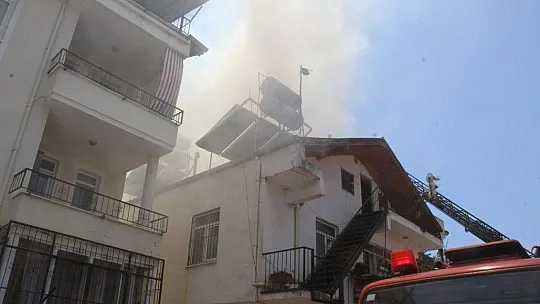 Fethiye'de korkutan çatı yangını