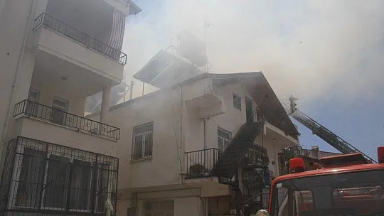 Fethiye'de korkutan çatı yangını