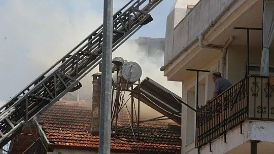 Fethiye'de korkutan çatı yangını