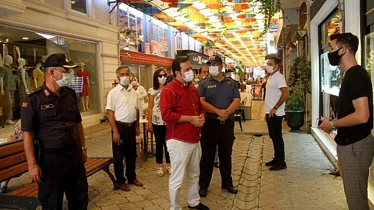 Fethiye'de maske ve sosyal mesafe denetimi