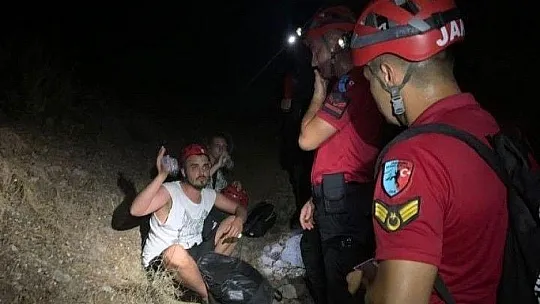 Fethiye'de ormanlık alanda kaybolan 2 kişiyi JAK buldu