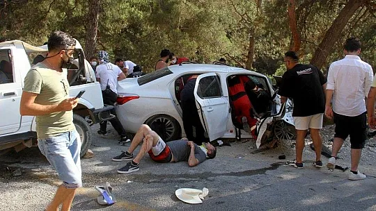 Fethiye'de otomobil ile cip çarpıştı: 8 yaralı