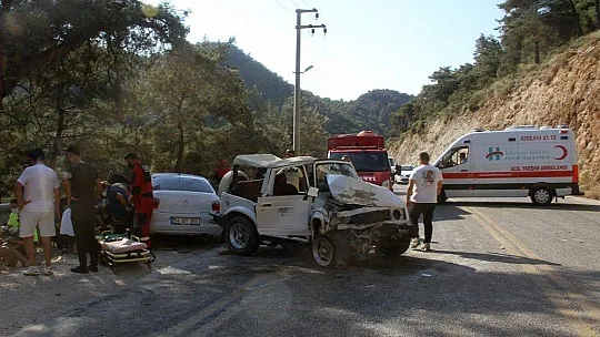 Fethiye'de otomobil ile cip çarpıştı: 8 yaralı