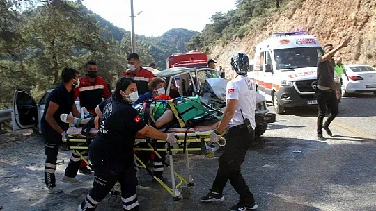 Fethiye'de otomobil ile cip çarpıştı: 8 yaralı
