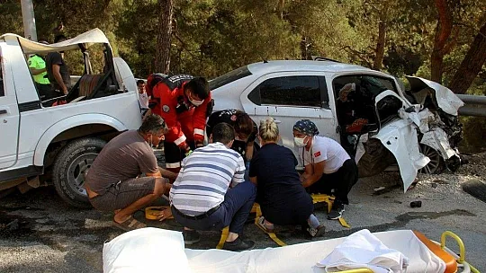 Fethiye'de otomobil ile cip çarpıştı: 8 yaralı
