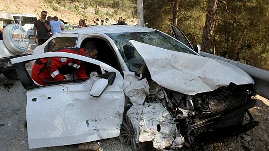 Fethiye'de otomobil ile cip çarpıştı: 8 yaralı