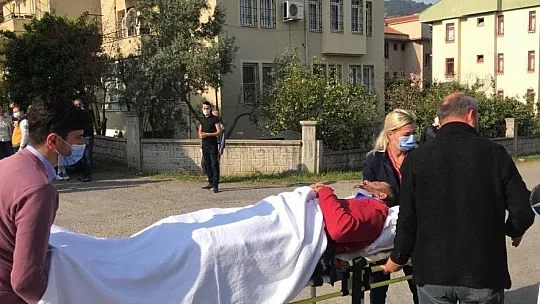 Fethiye'de otomobille minibüs çarpıştı: 2 yaralı