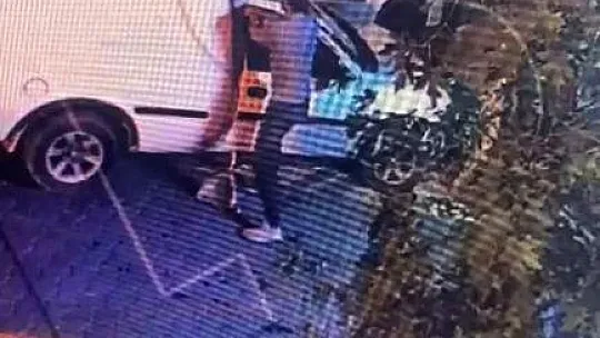 Fethiye'de park halindeki araçtan hırsızlık yapan şahıs tutuklandı