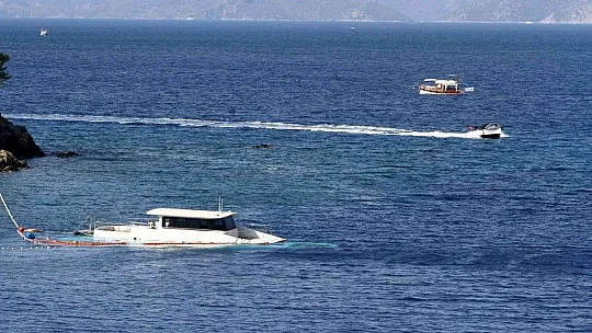 Fethiye'de su alarak batan teknedeki 3 kişi kurtarıldı