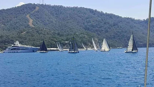Fethiye'de tekneler Atatürk anısına yarışıyor