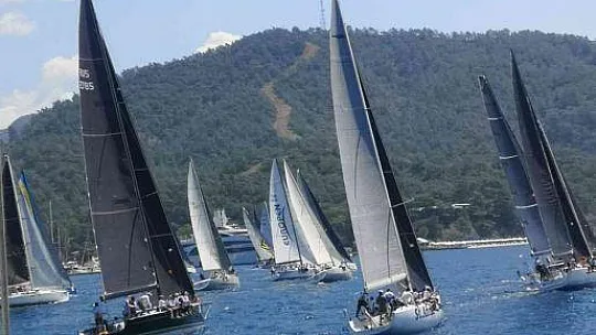 Fethiye'de tekneler Atatürk anısına yarışıyor