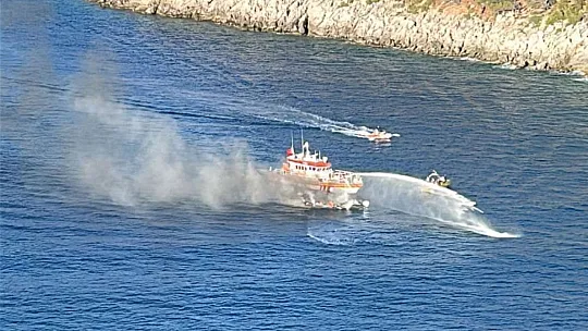 Fethiye'de bot yangını