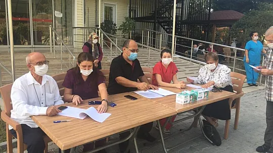 HUZUREVİ'NDE DEMOKRASİ ŞÖLENİ