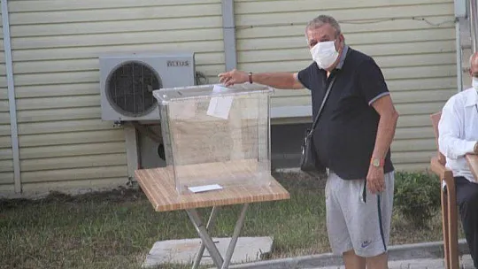 HUZUREVİ'NDE DEMOKRASİ ŞÖLENİ