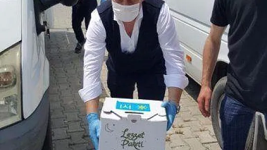 Gıda kolileri mahalle muhtarlarına teslim edildi 