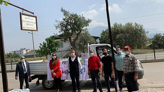 Gıda kolileri mahalle muhtarlarına teslim edildi 