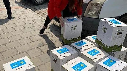 Gıda kolileri mahalle muhtarlarına teslim edildi 