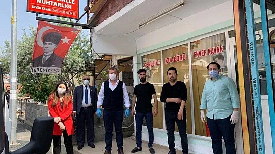 Gıda kolileri mahalle muhtarlarına teslim edildi 