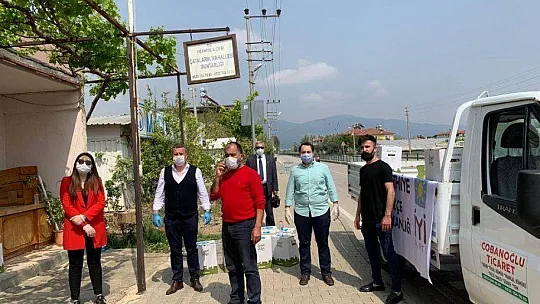 Gıda kolileri mahalle muhtarlarına teslim edildi 