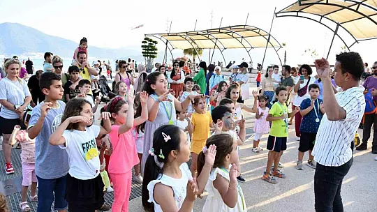 Fethiye Uçurtma Şenliği'nde gönüllerince eğlendiler