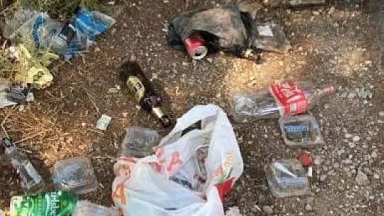 Yarımadadaki çöplere vatandaşlar tepki gösterdi